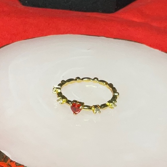 Gold Ring w/Red Heart Shaped Stone. Size 8 - Picture 1 of 4